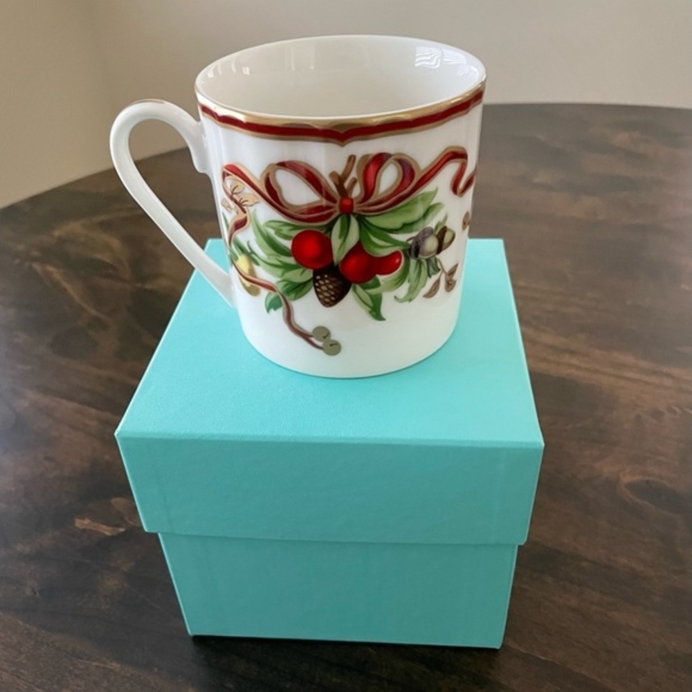 Festive Holiday Mug with Bow Design